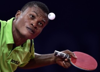 Nigeria's Ojo Onaolapo serves the ball to India's Kamal Sharath Achanta (unseen) during their Bronze Medal Team table tennis match at the 2014 Commonwealth Games in Glasgow on July 28, 2014. AFP PHOTO / ANDREJ ISAKOVIC