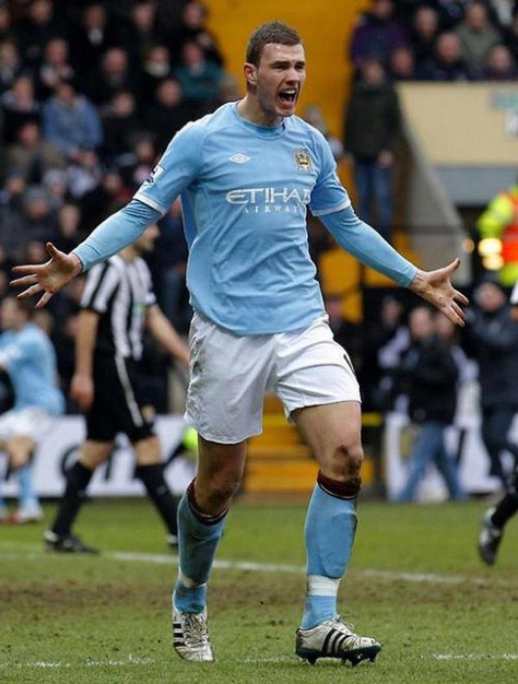 Edin Dzeko photo credit: Ulicar Streets https://creativecommons.org/licenses/by/2.0/legalcode