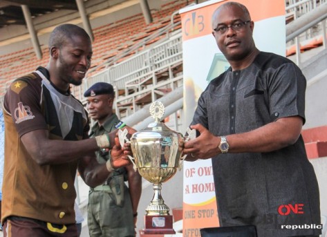 Azeez Ladipo Cowrie Captain being presented with the  throphy as champions of the SWL by the MD CEO of CMB Building Maintenance  &  Inv Co Ltd Mr Kelechukwu Mbagwu