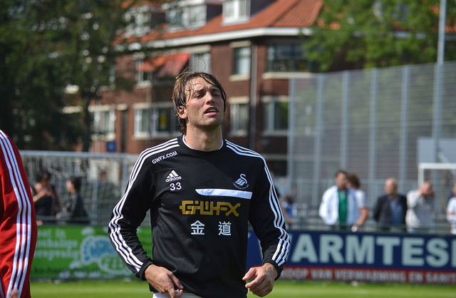 Gregory van der Wiel completes Fenerbahce transfer, Football News