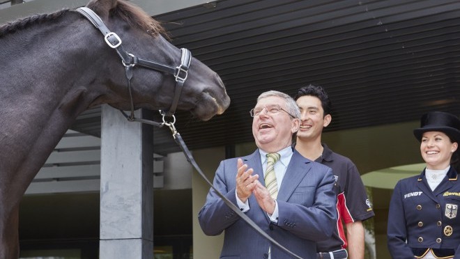 IOC President talks Olympic Agenda 2020 during official visit to FEI HQ